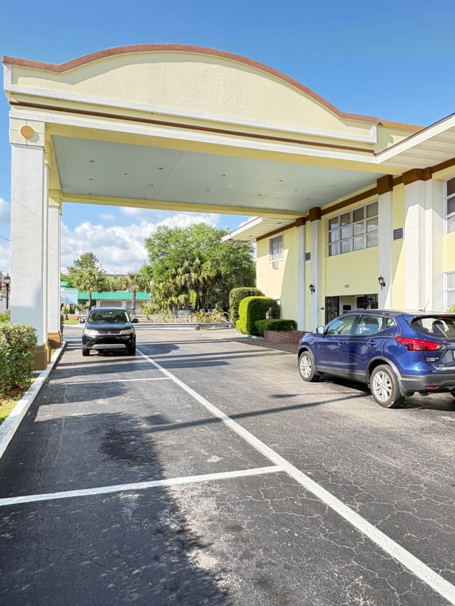 University Inn Gainesville Exterior photo